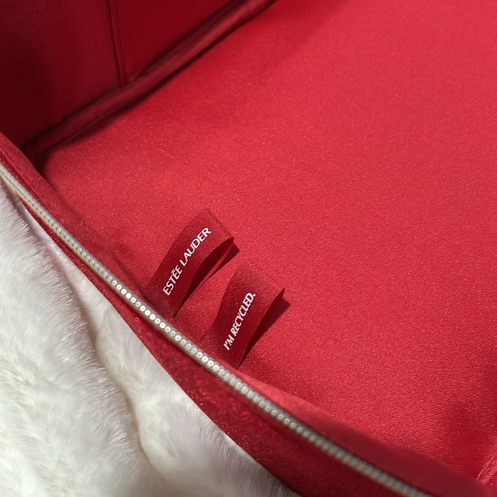 🎉HOST PICK🎉 Estée Lauder Holiday Edition Red Velvet Makeup Tote Bag - Picture 5 of 6
